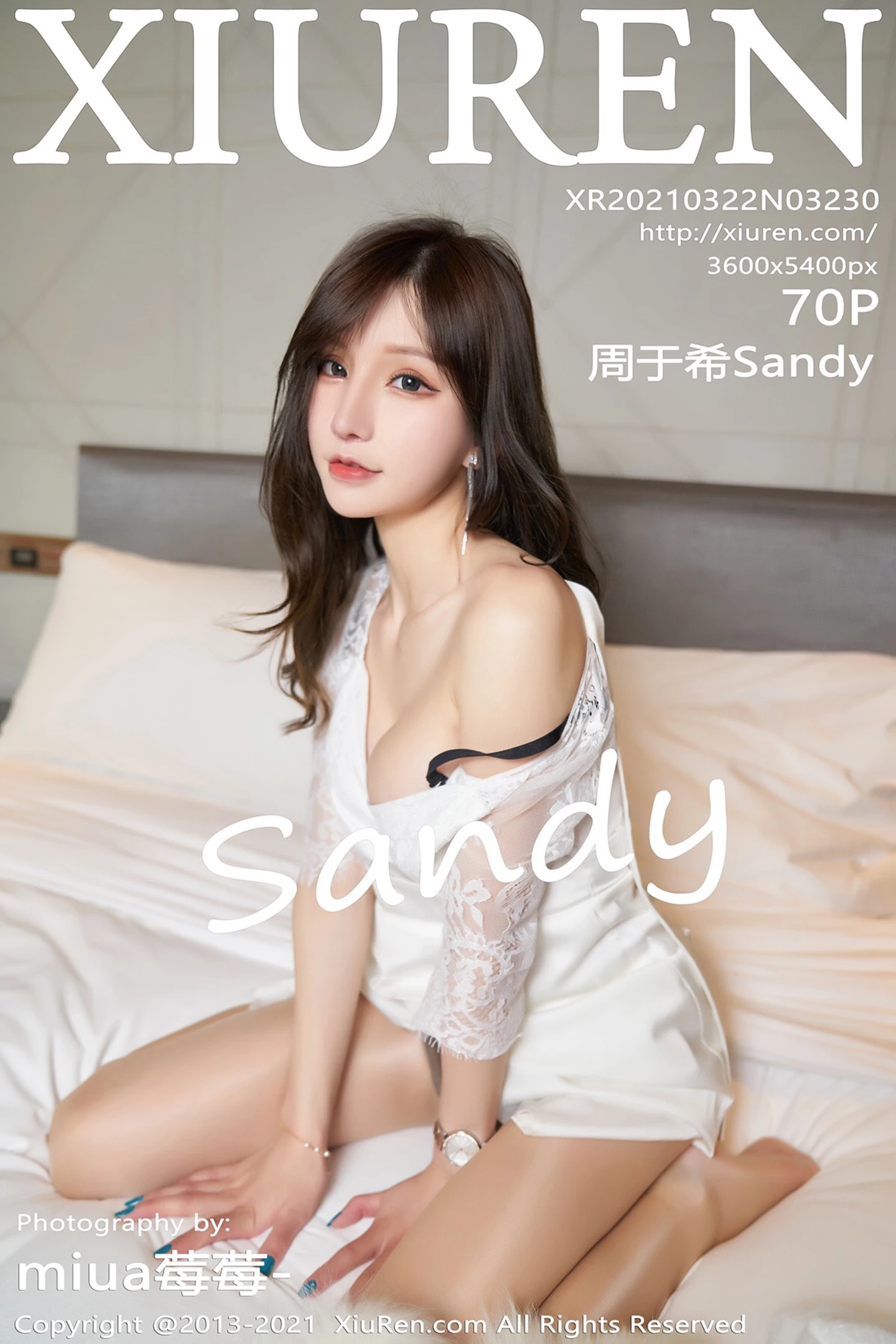 [XiuRen秀人网]VOL.3230 女神周于希Sandy私房床上酒后半脱露丰满身材极致诱惑写真70P-秀人网官方网站